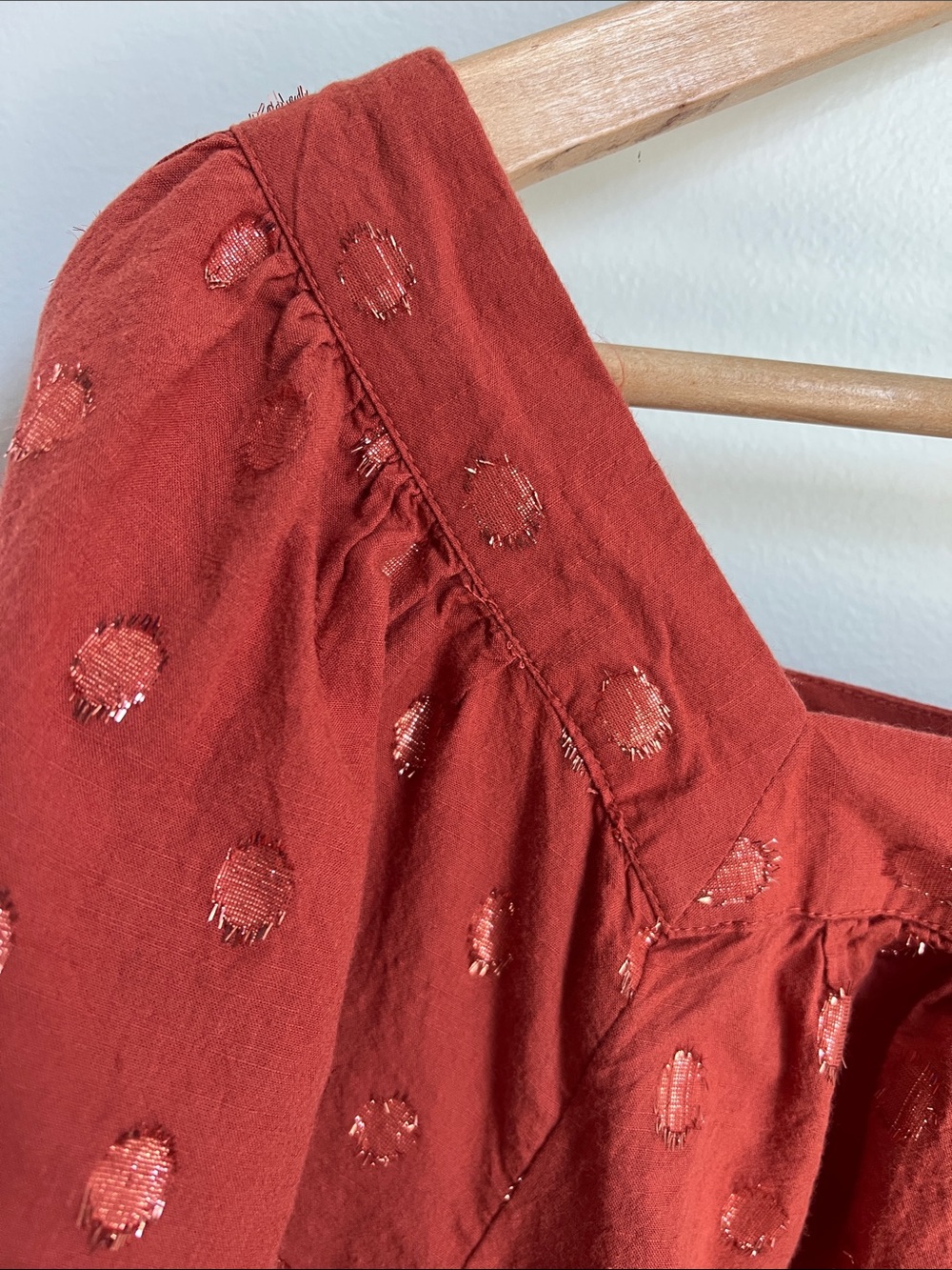 LC Lauren Conrad | Womenâs Rust Red Off-Shoulder Peasant Top Metallic Dots Sz 0X - Picture 5 of 16